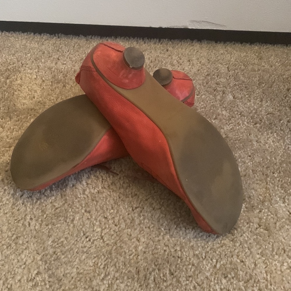 Red kitten heels - Picture 3 of 3